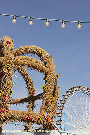 Oide Wiesn und Riesenrad (©Foto: Marikka-Laila Maisel)